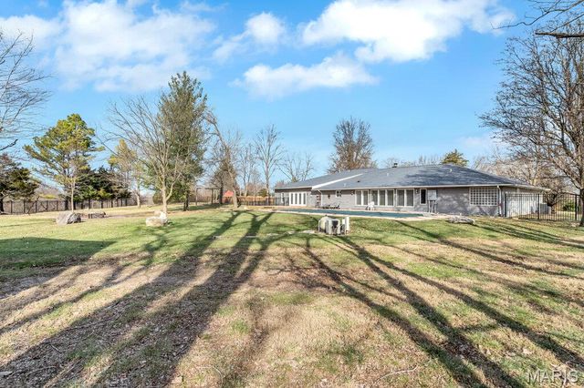 109 Pecan Lane, Belleville, IL 62223