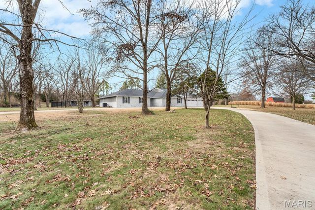 109 Pecan Lane, Belleville, IL 62223