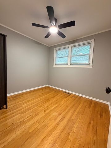 8118 S KOLMAR Avenue, Chicago, IL 60652