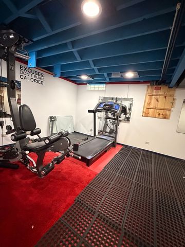 8118 S KOLMAR Avenue, Chicago, IL 60652