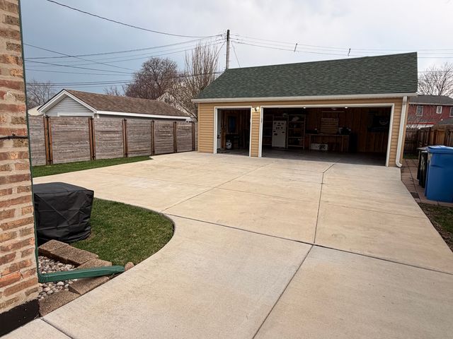 8118 S KOLMAR Avenue, Chicago, IL 60652