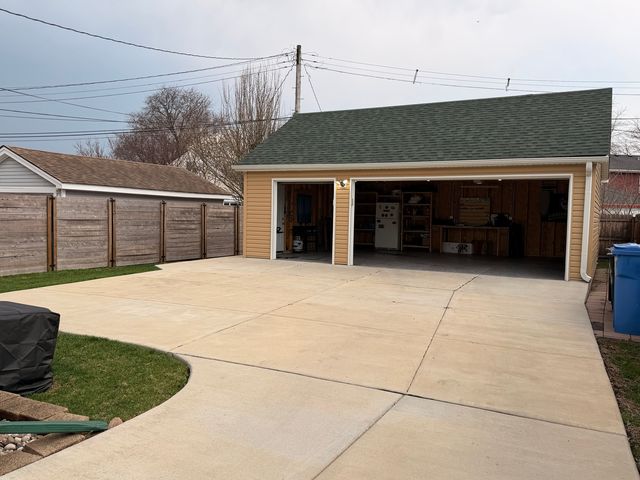 8118 S KOLMAR Avenue, Chicago, IL 60652