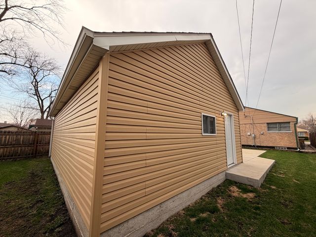 8118 S KOLMAR Avenue, Chicago, IL 60652