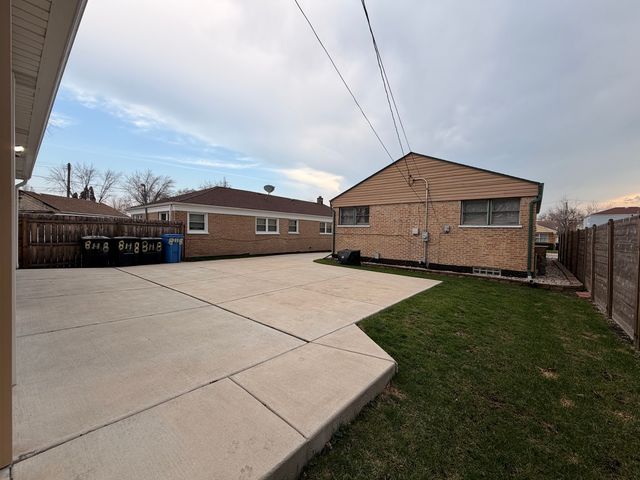 8118 S KOLMAR Avenue, Chicago, IL 60652