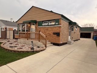 8118 S KOLMAR Avenue, Chicago, IL 60652