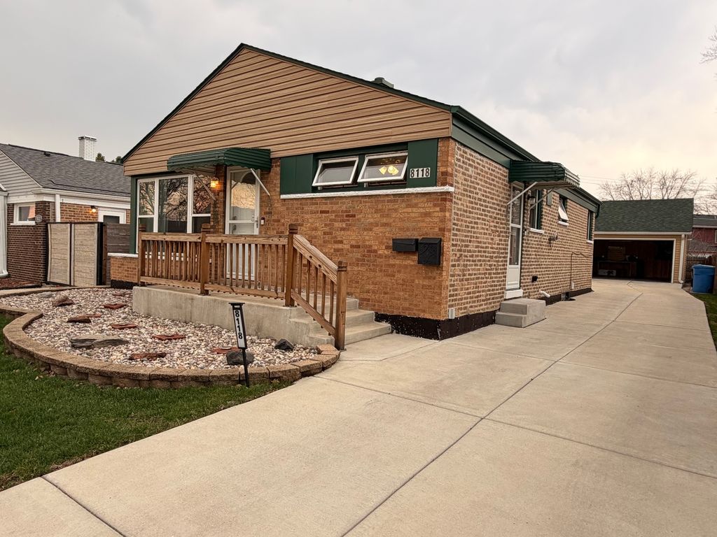 8118 S KOLMAR Avenue, Chicago, IL 60652