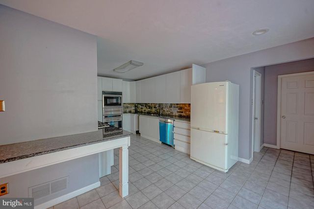 1542 CHALET DR, Cherry Hill, NJ 08003