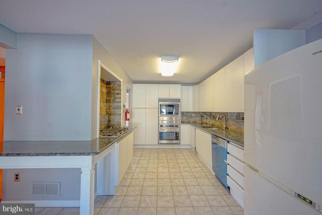 1542 CHALET DR, Cherry Hill, NJ 08003