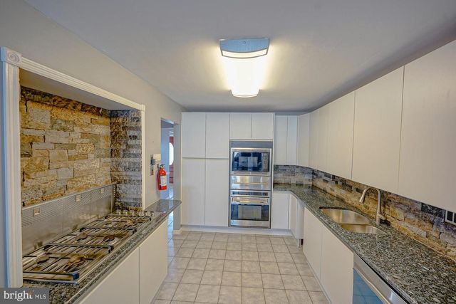 1542 CHALET DR, Cherry Hill, NJ 08003