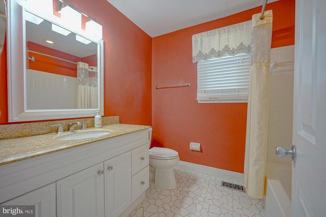 1542 CHALET DR, Cherry Hill, NJ 08003