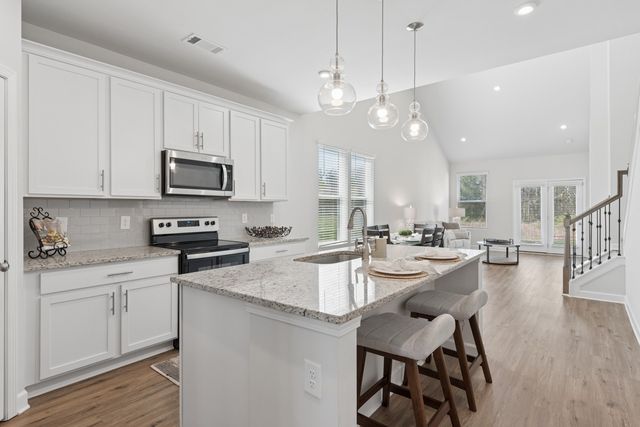 521 Medwyk Dr, Lebanon, TN 37090