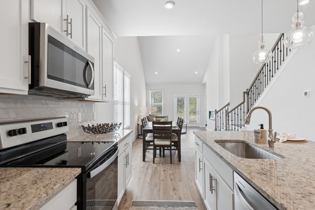 521 Medwyk Dr, Lebanon, TN 37090