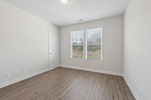 521 Medwyk Dr, Lebanon, TN 37090