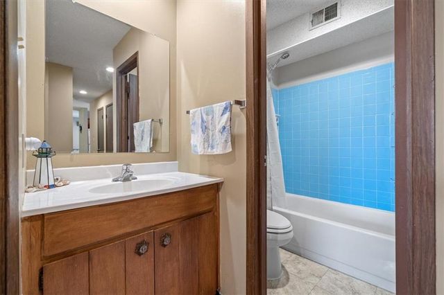 6010 E 127th Street, Grandview, MO 64030