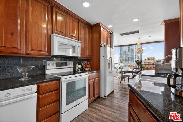 600 W 9th Street 1512, Los Angeles, CA 90015