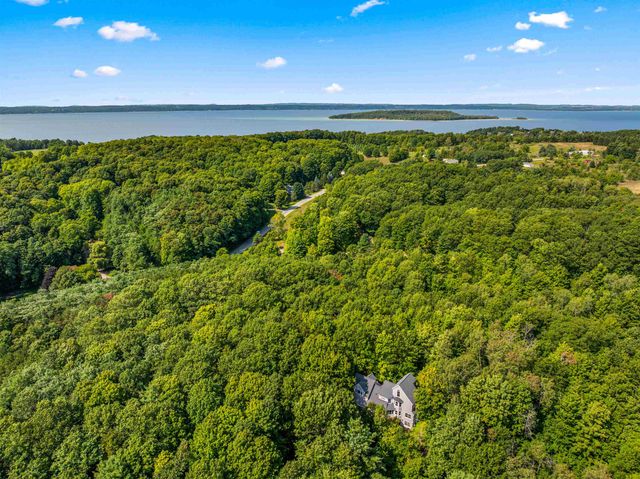 10552 Craig Road, Peninsula Twp, MI 49686