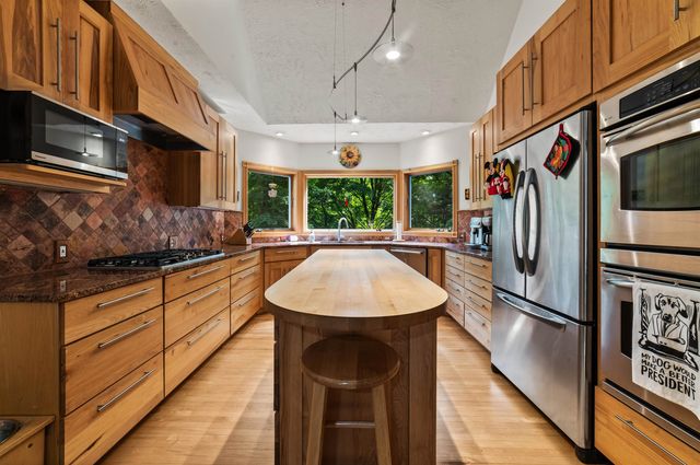 10552 Craig Road, Peninsula Twp, MI 49686