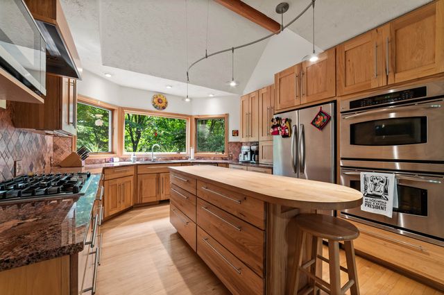 10552 Craig Road, Peninsula Twp, MI 49686