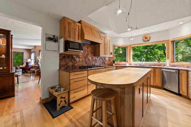 10552 Craig Road, Peninsula Twp, MI 49686