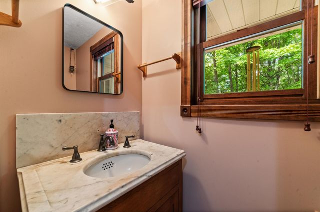 10552 Craig Road, Peninsula Twp, MI 49686