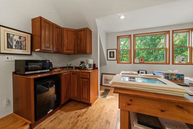 10552 Craig Road, Peninsula Twp, MI 49686