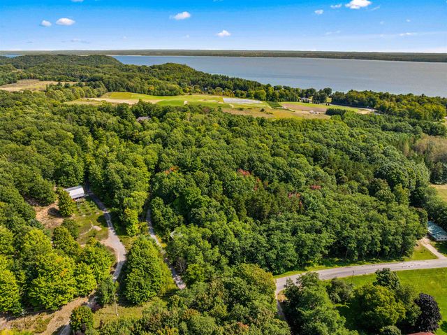 10552 Craig Road, Peninsula Twp, MI 49686