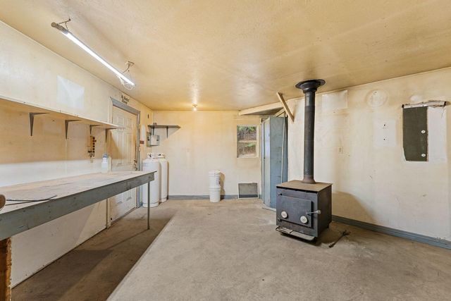 1707 Foots Creek L Fork Road, Gold Hill, OR 97525