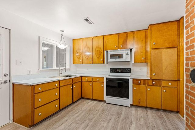 1707 Foots Creek L Fork Road, Gold Hill, OR 97525