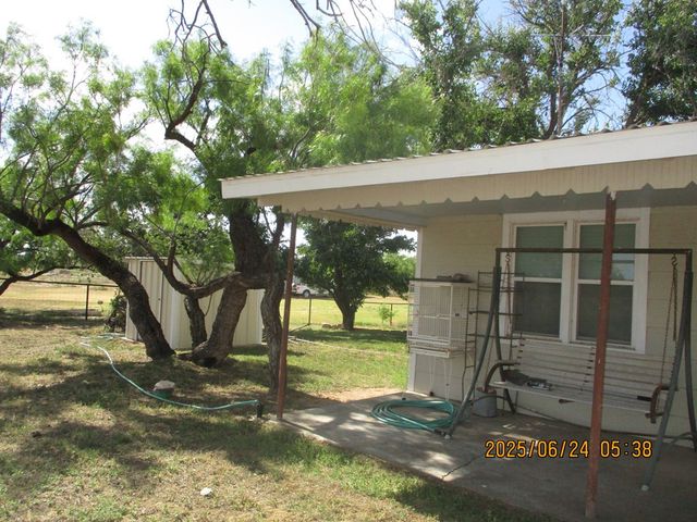 420 Juniper Road, Bronte, TX 76933