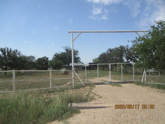 420 Juniper Road, Bronte, TX 76933