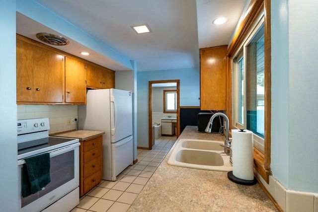 624 10th Street SW, Willmar, MN 56201