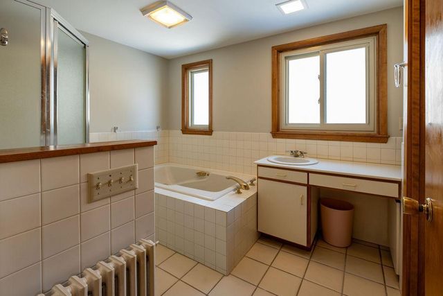 624 10th Street SW, Willmar, MN 56201