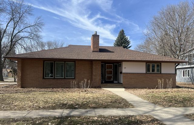 624 10th Street SW, Willmar, MN 56201