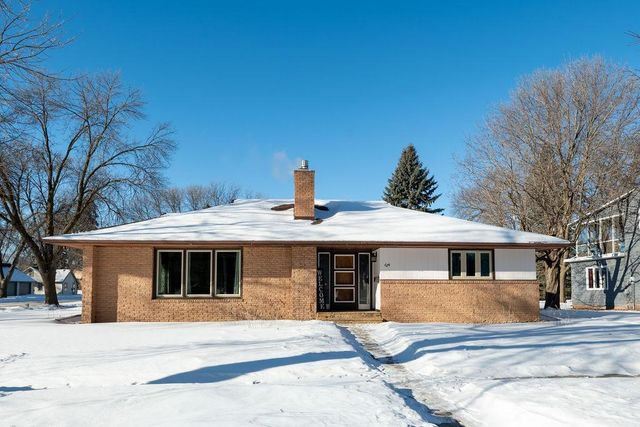 624 10th Street SW, Willmar, MN 56201