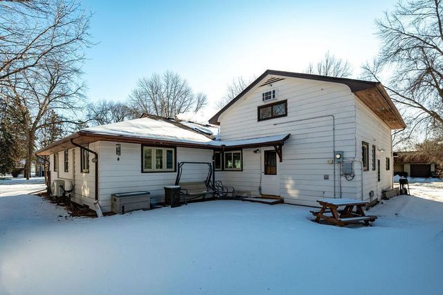 624 10th Street SW, Willmar, MN 56201