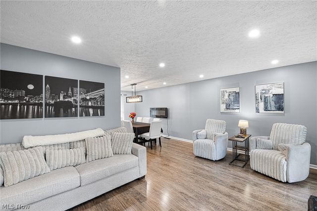 10810 Gate Post Road, Strongsville, OH 44149