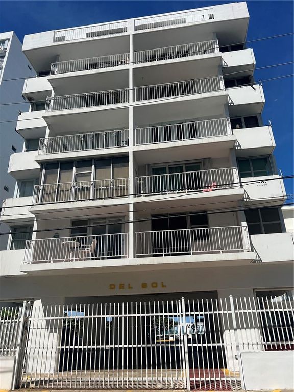 16 AMAPOLA 504, Carolina, PR 00979