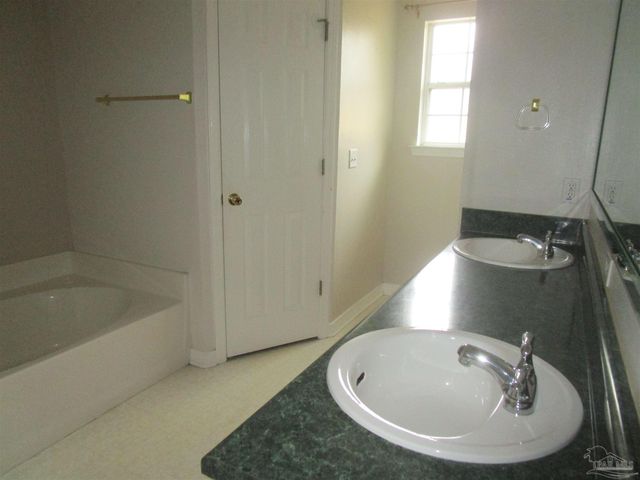 5191 Goshawk Dr, Milton, FL 32570