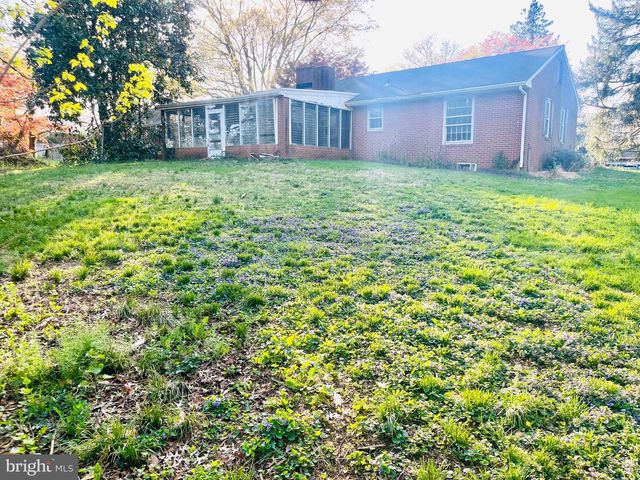 2530 VETERANS DR, Wilmington, DE 19810