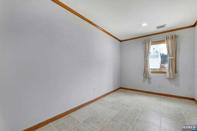 238 E Johnson Avenue, Bergenfield, NJ 07621