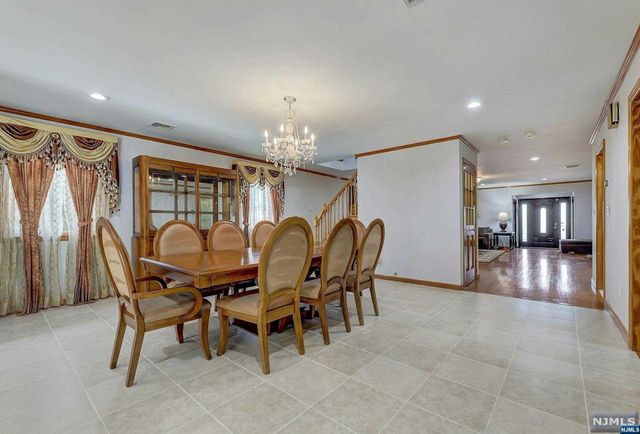 238 E Johnson Avenue, Bergenfield, NJ 07621