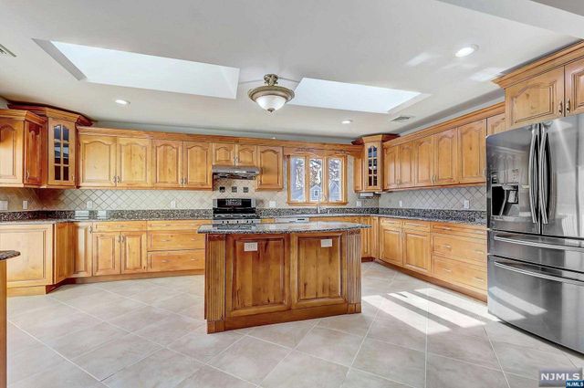 238 E Johnson Avenue, Bergenfield, NJ 07621