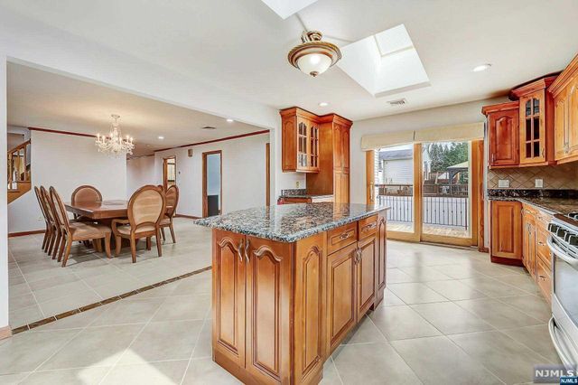 238 E Johnson Avenue, Bergenfield, NJ 07621