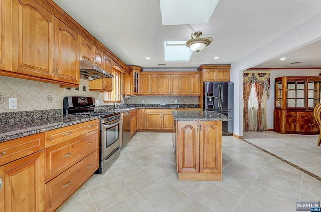 238 E Johnson Avenue, Bergenfield, NJ 07621