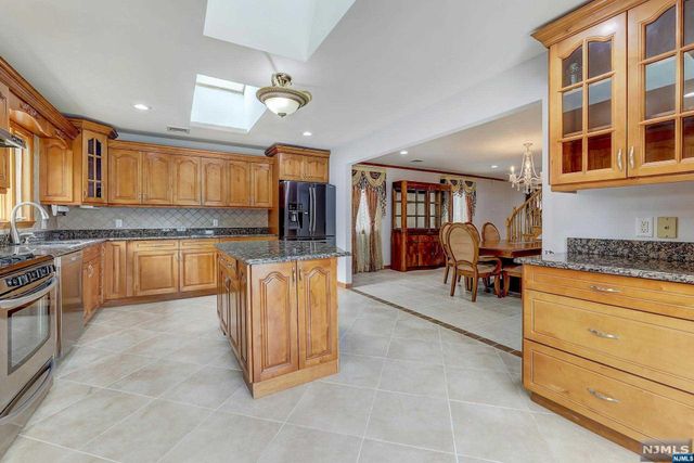 238 E Johnson Avenue, Bergenfield, NJ 07621
