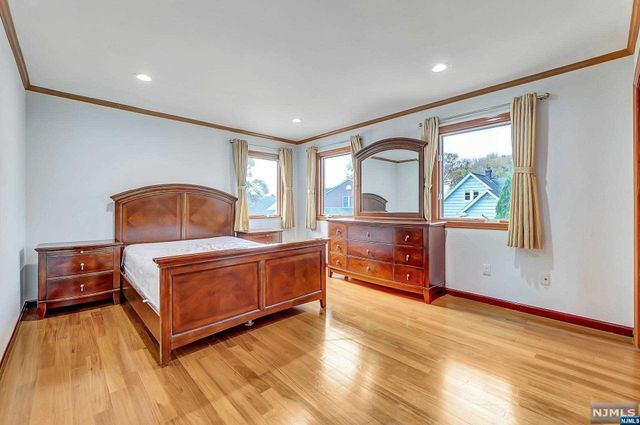 238 E Johnson Avenue, Bergenfield, NJ 07621