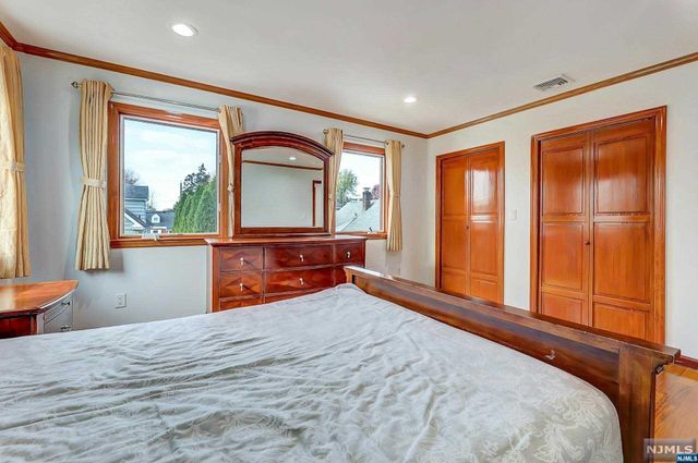 238 E Johnson Avenue, Bergenfield, NJ 07621
