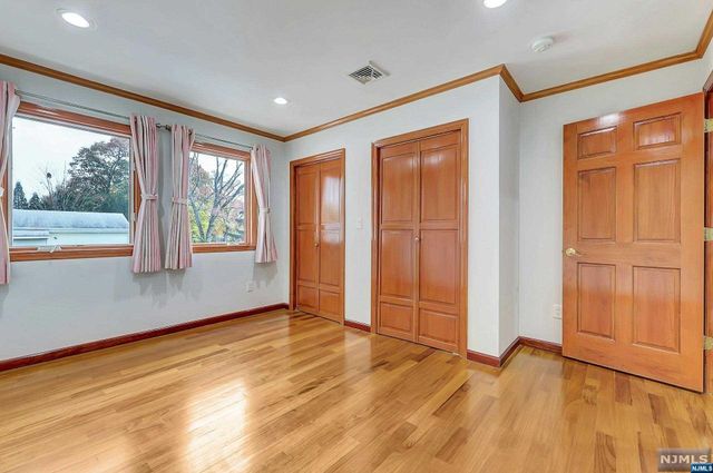 238 E Johnson Avenue, Bergenfield, NJ 07621