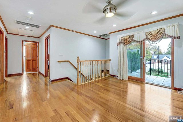 238 E Johnson Avenue, Bergenfield, NJ 07621