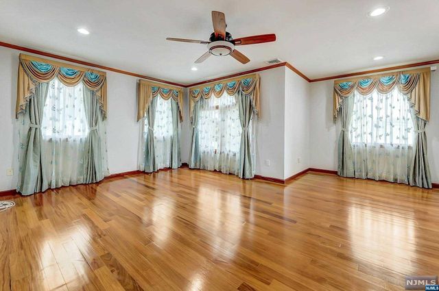 238 E Johnson Avenue, Bergenfield, NJ 07621